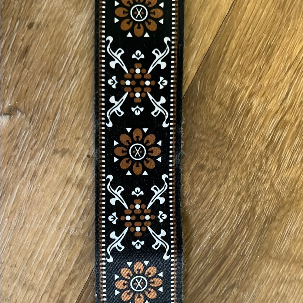 Floral Patterned Adjustable Strap - Picture 2 of 3